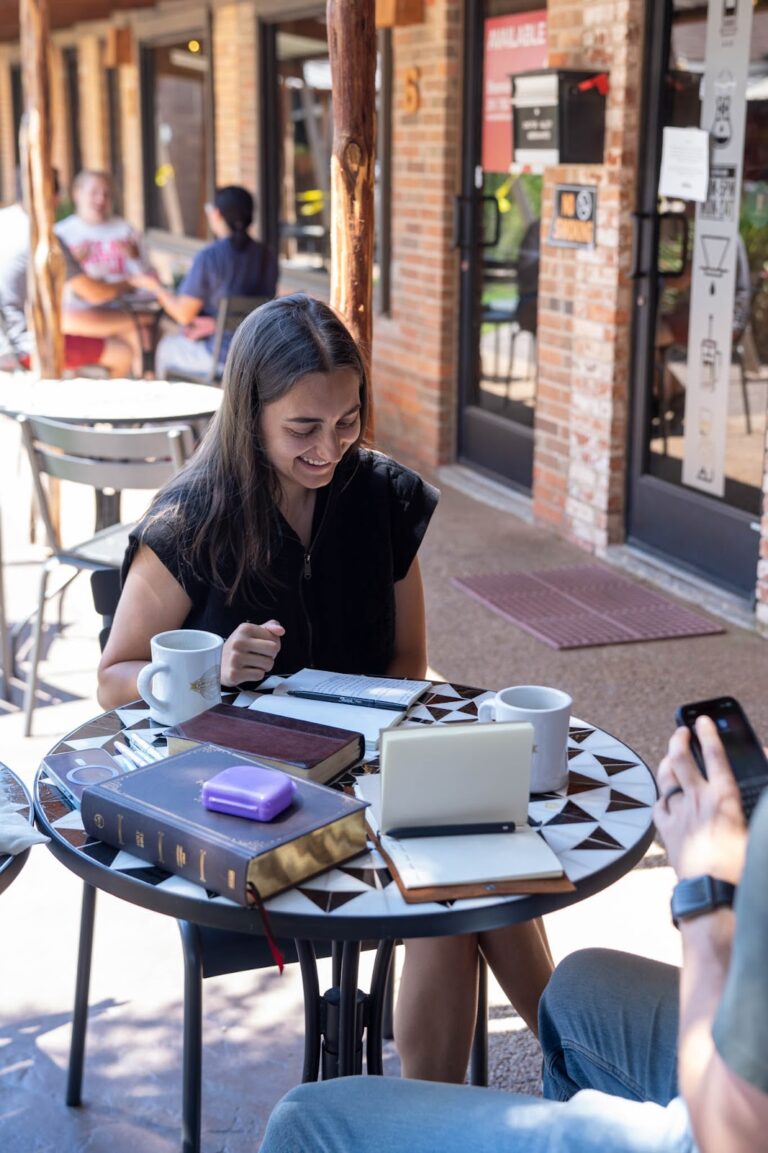 561225016 1385687810233318 2664308657700475235 n 768x1153