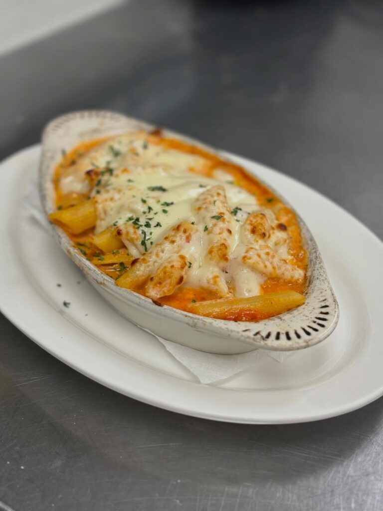 639820853 18567295660011332 9000411274506480759 n 768x1024